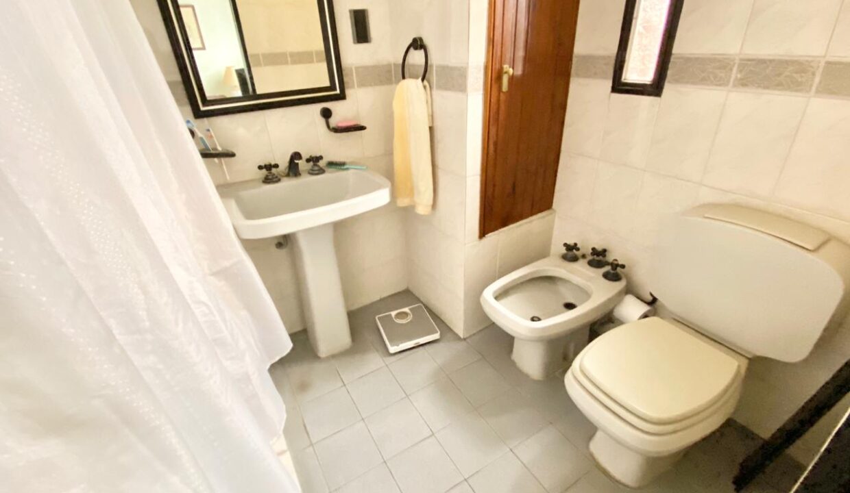 a4fdc189-f5b8-4851-af9c-2e207ffe8f09