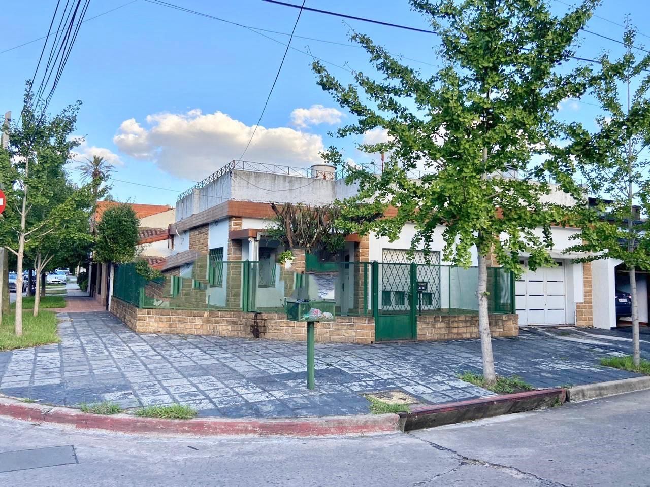ARRECIFES 1199 – CASA AMERICANA 3 AMBIENTES – CASTELAR NORTE