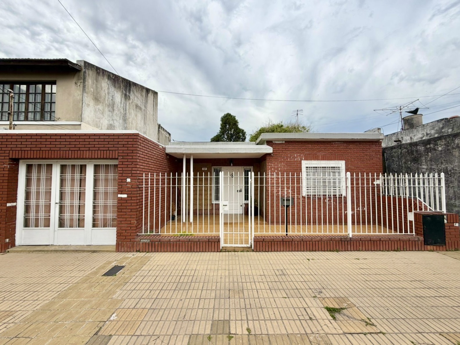 PASTEUR 3188 – CASA AMERICANA 3 AMBIENTES – CASTELAR SUR